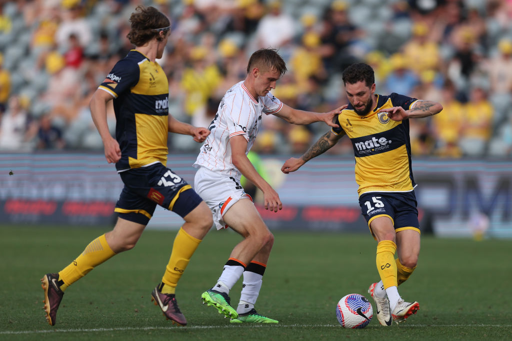 Roar youngster's first ALeague goal leads Roar to win over Mariners