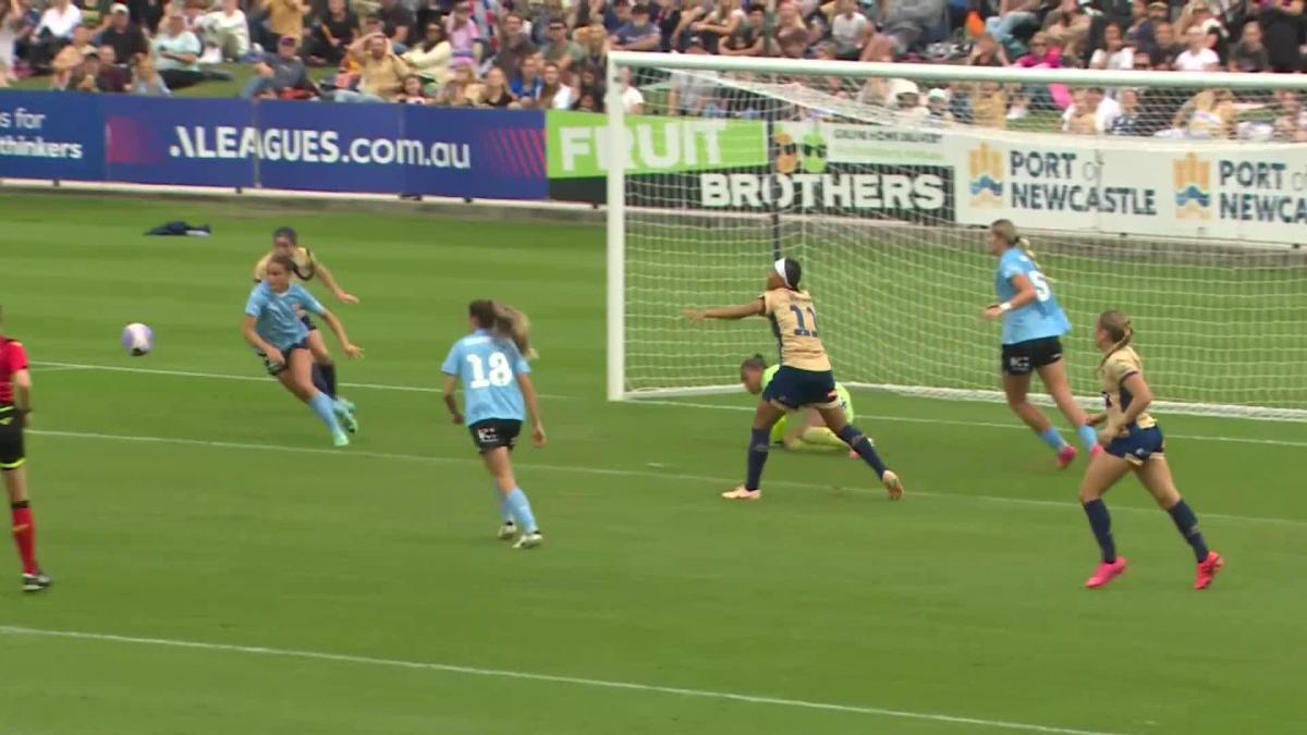 Save: Bárbara 27′ | A-League Women Videos