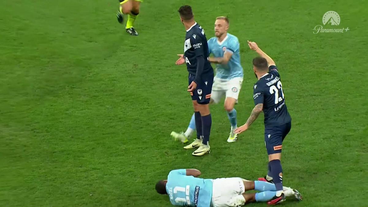 Red Card Zinédine Machach 37′ ALeague Men Videos