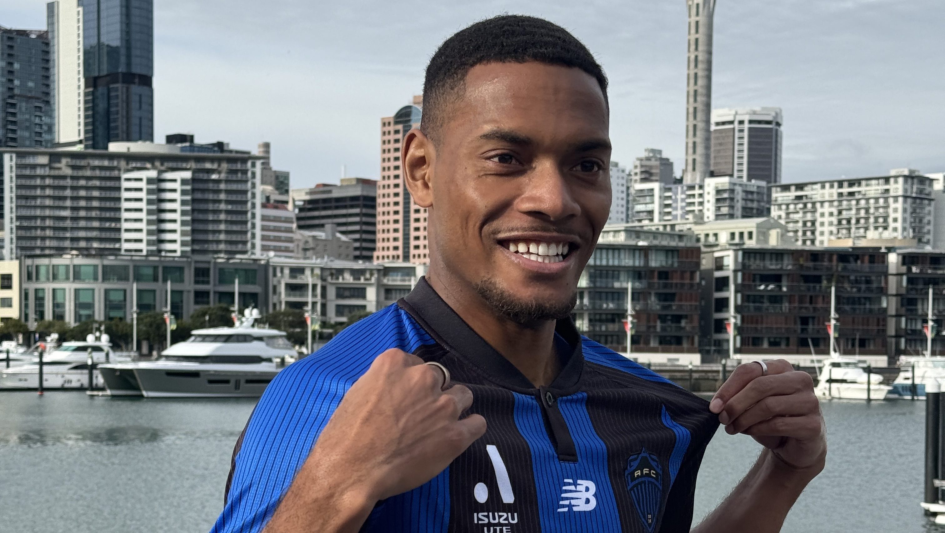 Auckland FC sign A-League champion and former Mariners star 