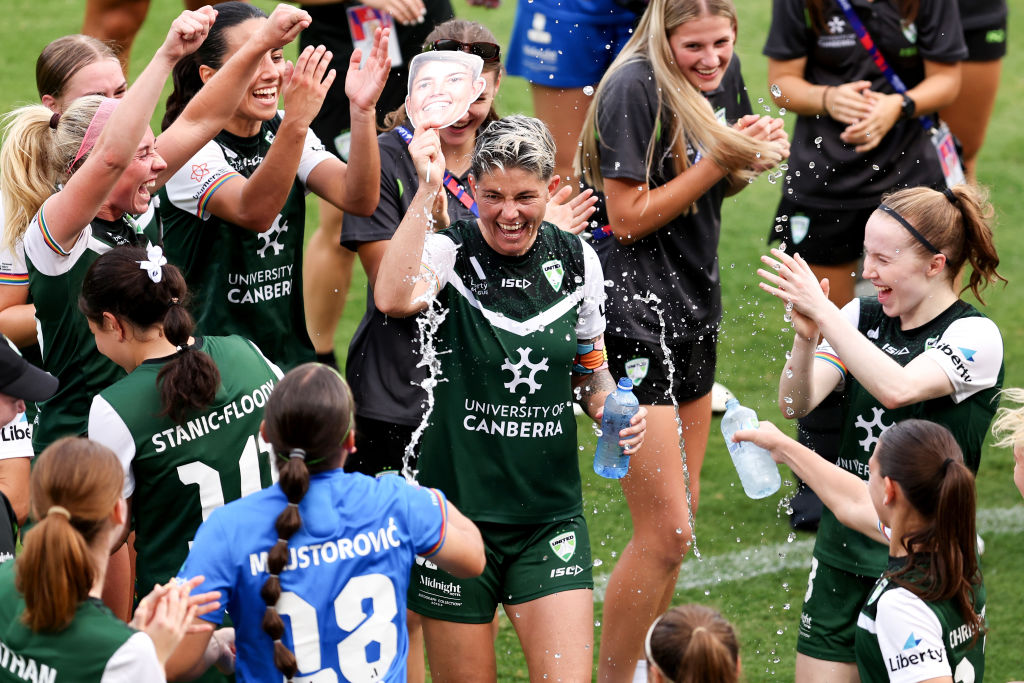 Matildas star Michelle Heyman re-signs with Canberra in A-League