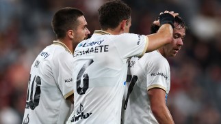 Auckland power past the Wanderers to return to the top of the table