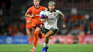 Brisbane Roar hearts broken in four-goal thriller with Wellington Phoenix