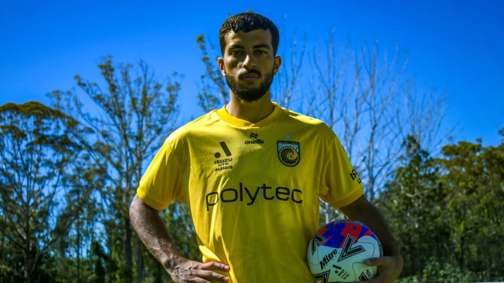 Central Coast Mariners sign winger Ali Auglah