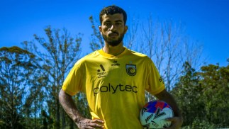 Central Coast Mariners sign winger Ali Auglah