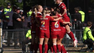 Clinical Adelaide United hold on to defeat Melbourne Victory
