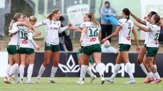 Wellington Phoenix absorb pressure and take advantage over 10-player Canberra United