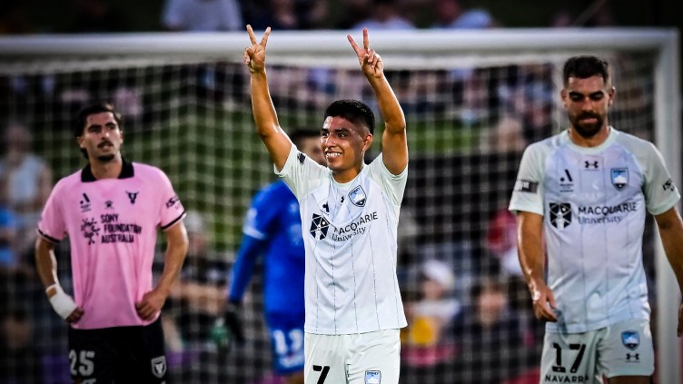 Sydney underline premiership credentials with strong win over Macarthur