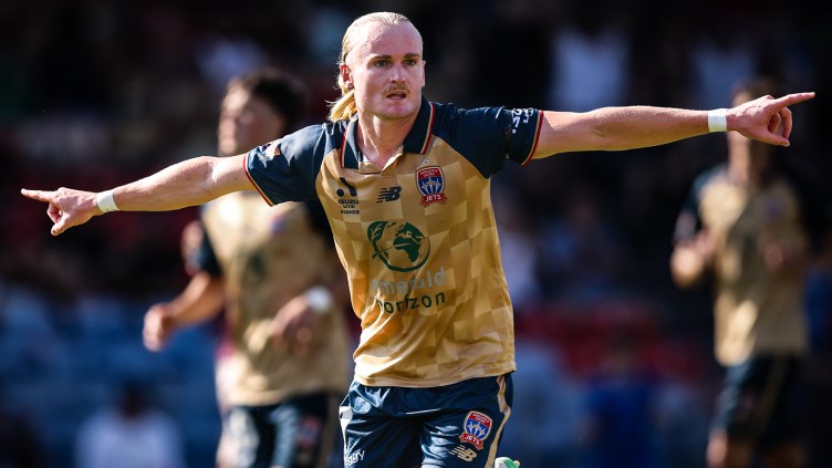 Newcastle go top in style with thumping win over Brisbane Roar in front of bumper crowd