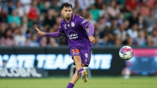 Glory midfielder Bozinovski seals dramatic late transfer to Dutch top flight
