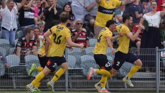 Mariners defeat Wanderers in five-goal thriller to continue surge up the ladder