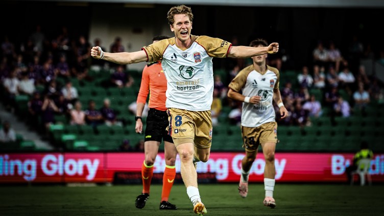 Unstoppable Newcastle make it seven in a row with thumping away win over Perth