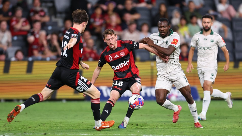 Wanderers and Wellington share the points in drama filled draw in Western Sydney