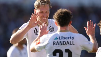 Auckland beat Newcastle in thrilling top of the table clash