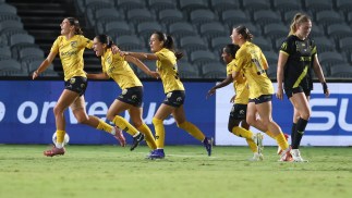 Central Coast shoot up to fifth with shock win over Wellington Phoenix