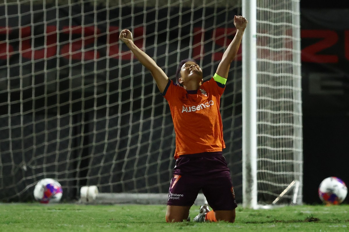 BRISBANE ROAR 5-2 PERTH GLORY BRISBANE ROAR 5-2 PERTH GLORY