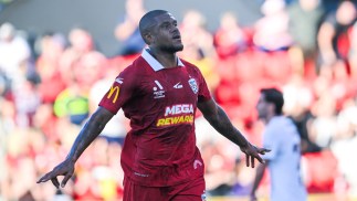 Adelaide chasing top-two finish as brilliant Brazilian downs the Bulls