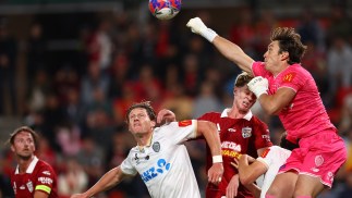 Adelaide and Auckland fight out a fiery 1-1 draw at Coopers Stadium