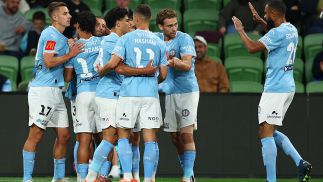 Melbourne City close in on top six with big win against the Wanderers