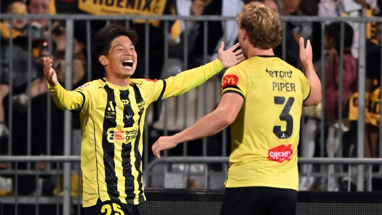 Wellington keep finals hopes alive with win that consigns Wanderers to first ever wooden spoon