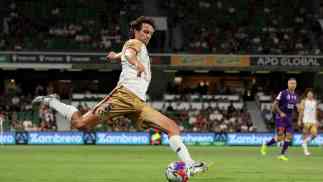 Newcastle Jets lock down key defender Shaughnessy ahead of new campaign