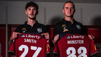 Adelaide United hand promising young duo three-year scholarship contracts