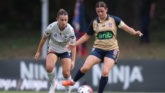 Newcastle Jets legend Davis re-signs for 14th consecutive season