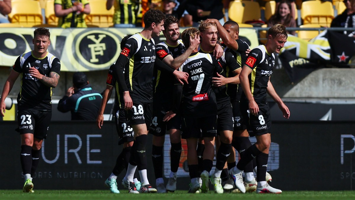 Wellington Phoenix 2-0 Central Coast Mariners: Match Highlights Wellington Phoenix 2-0 Central Coast Mariners: Match Highlights